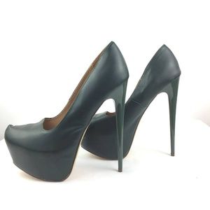 NWOT Forest Green Platform Heels - 8.5